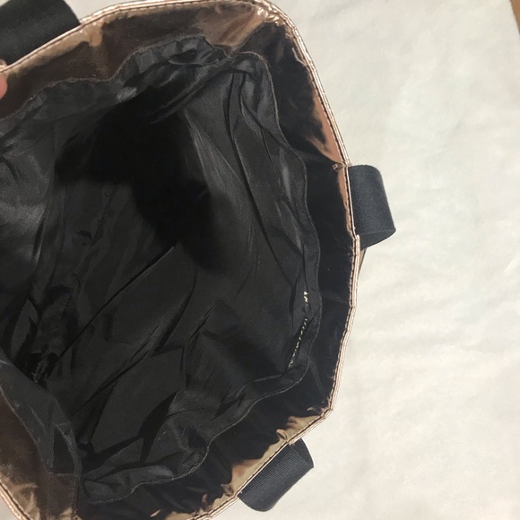 FREE with purchase Victoria’s Secret Rose Gold bag - Picture 7 of 8